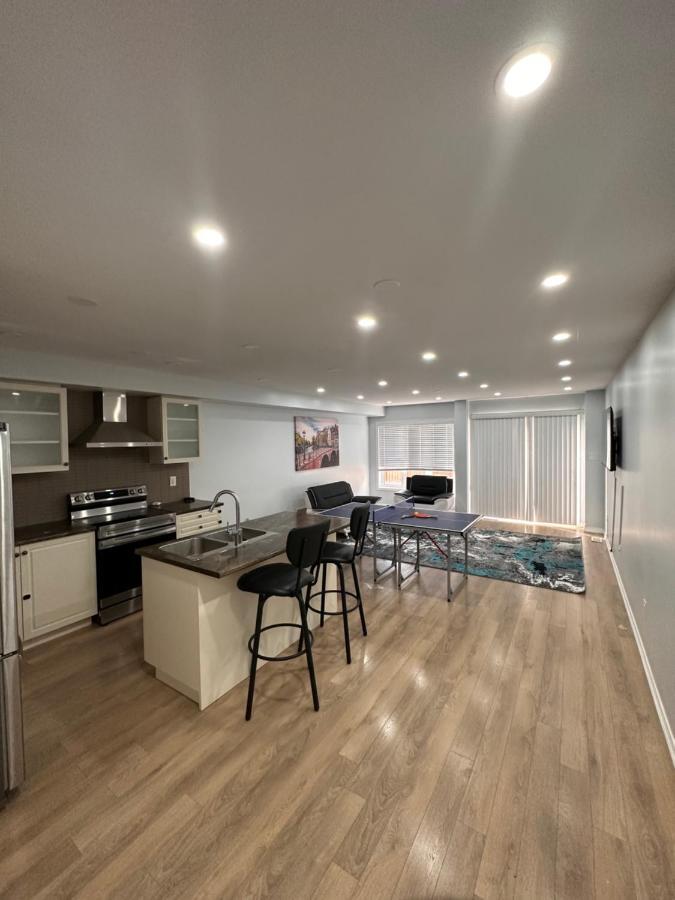 Cmoney Beautiful Home 2 Brampton Exterior photo